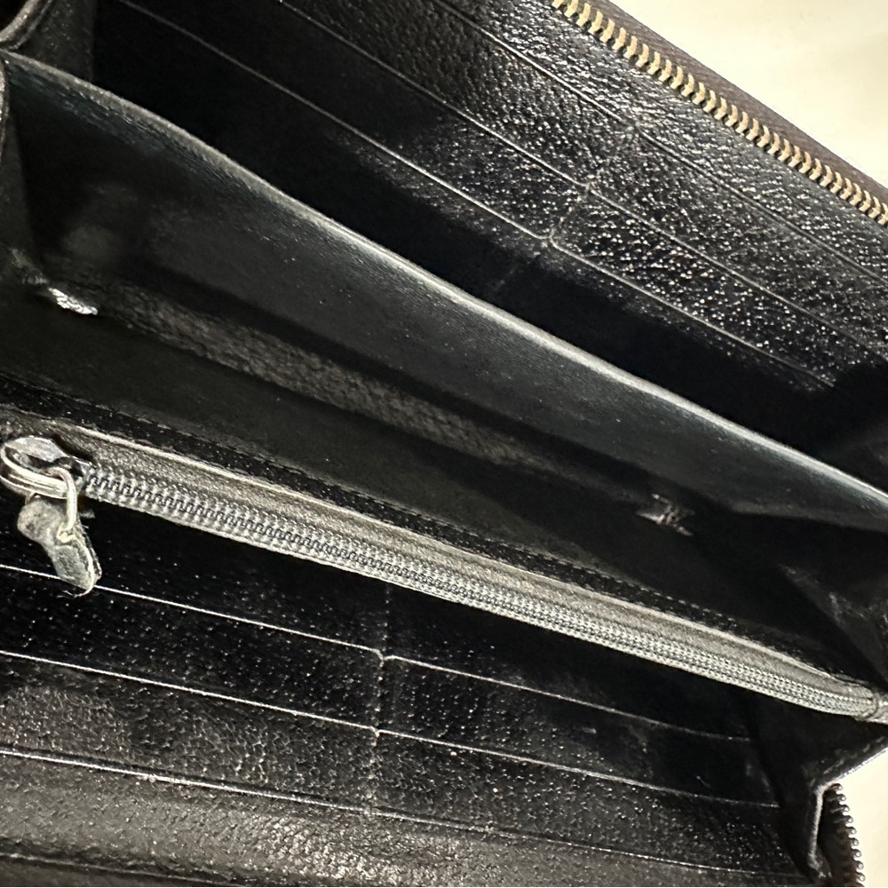 Gucci Black Logo Plaque Zip Wallet - Picture 13 of 16